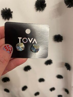 Tova Basic Studs in Sapphire Champagne